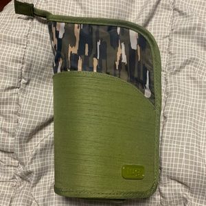 Lug Canoe brush holder in Riverwalk Olive